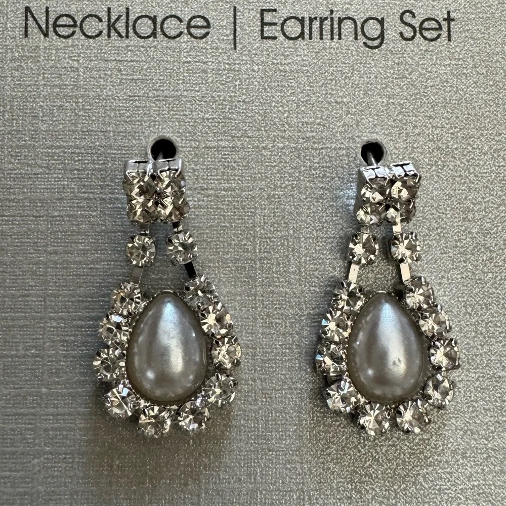 NEW Pearl Necklace and Earring Set by Nicole Miller New York Occasion - Picture 3 of 6